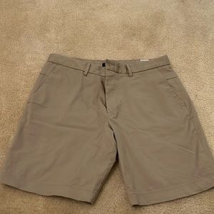 Men’s khaki shorts